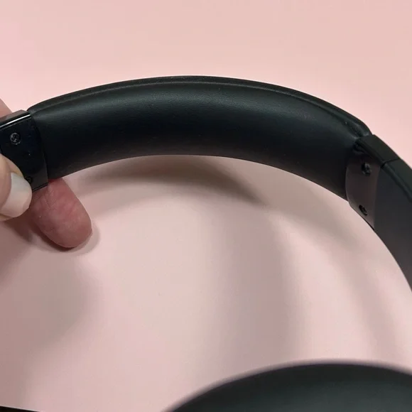 Anker Soundcore Over-Ear Headphones in Black - Picture 8 of 14